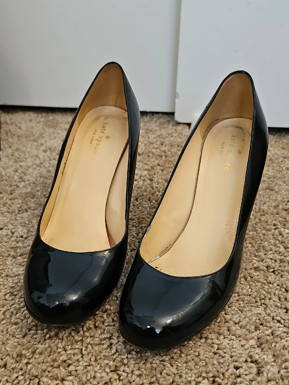 KATE SPADE patent leather round toe pumps heels Size 9.5